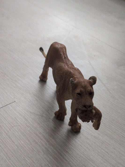 Figurine lionne