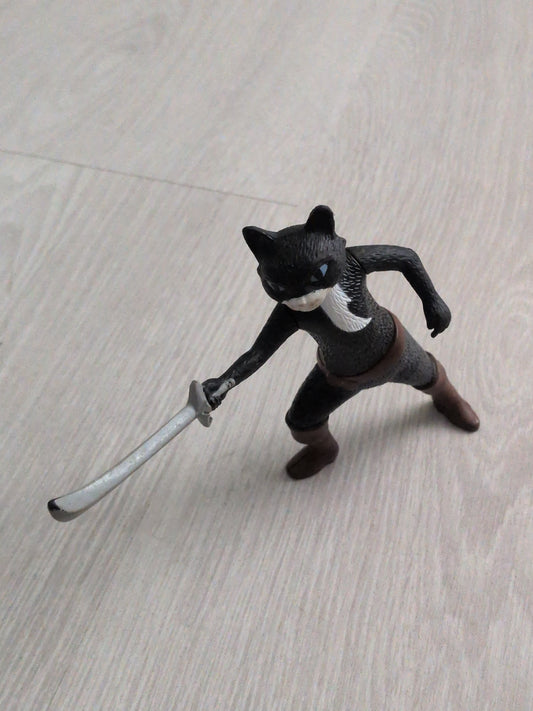 Figurine Kitty pattes de velours - Macdonald