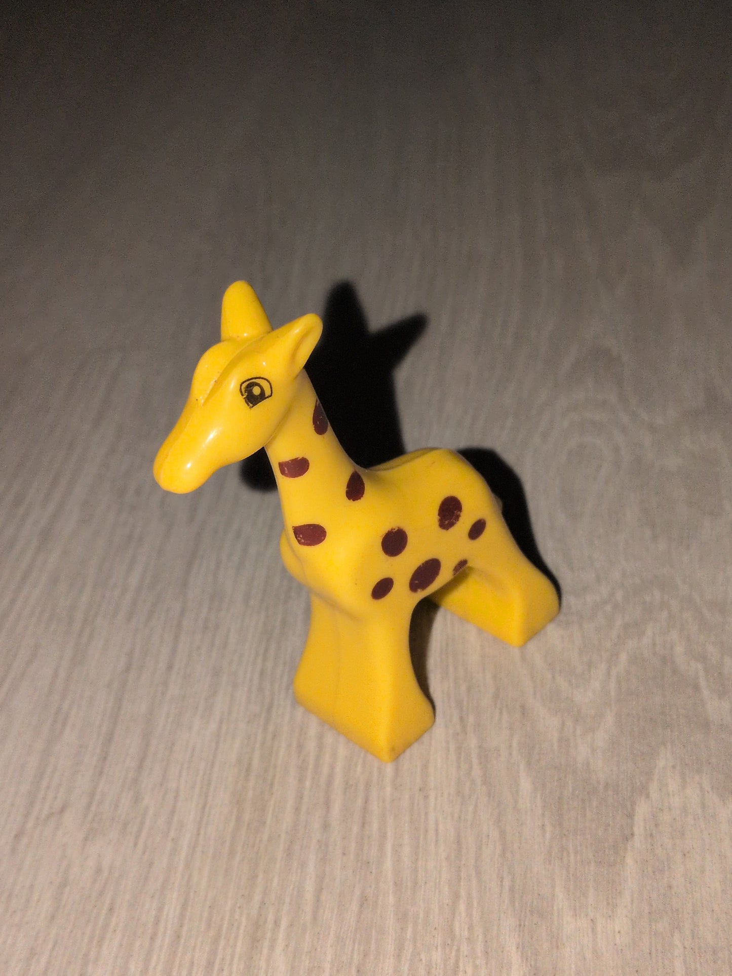 Girafe en plastique