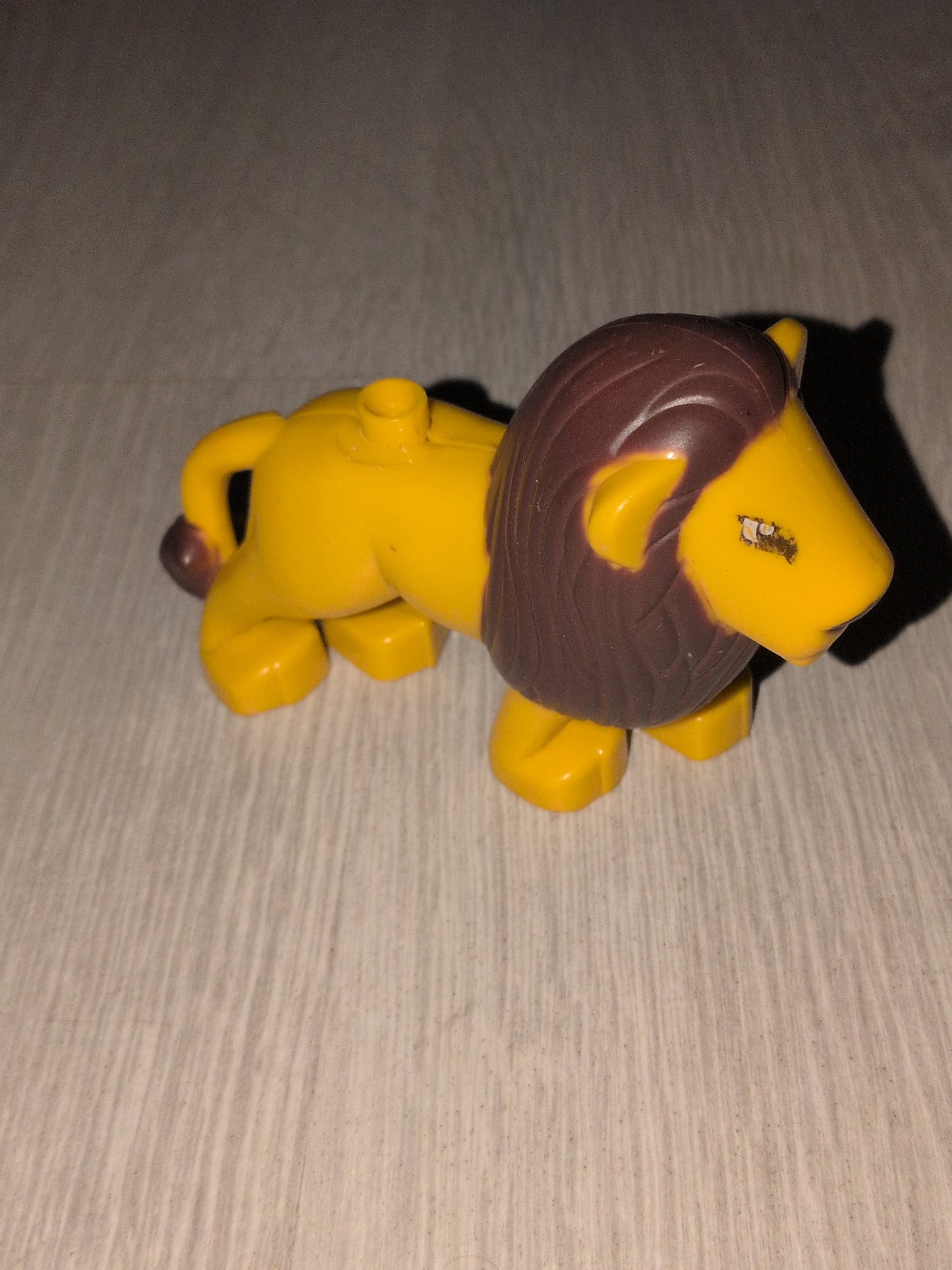 Lion en plastique